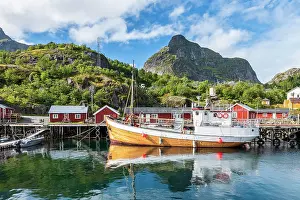 Cabins: Harbour with fishing boat, Rorbu cabins, historic