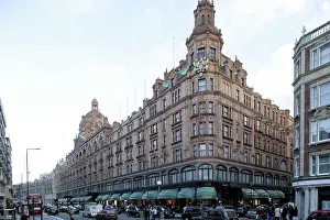 Facade: Harrods department store, London, England, Great