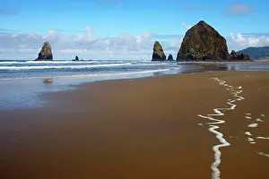 Haystack: Haystack Rock at low tide