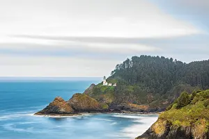 Lighthouse: Heceta Head, Oregon, USA. The Heceta Head lighthouse