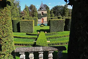 Hedges: Hedges cut into shape, Jardins du Manoir dEyrignac