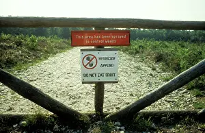 Chemicals: HERBICIDE - notice warning against picking blackberries