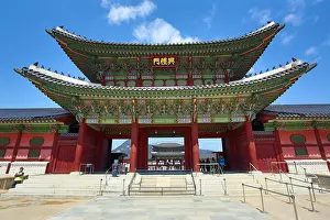 Roofs: Heungnyemun Gate at Gyeongbokgung Palace in Seoul, Korea