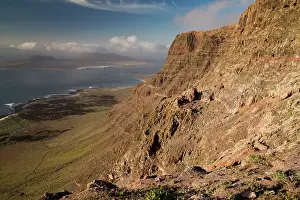 Canaries: The high volcanic cliffs of El Risco - with Isla