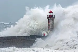 Waves: High waves, splashing spray, lighthouse during storm