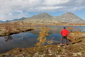 160517: Hiker at a lake in the valley Doraldalen Rondane