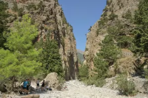 Iron: Hiking trail, middle of the three narrows Iron Gates