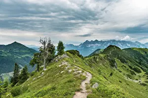 Howse: Hiking trail on ridge, mountains, Schladming Tauern