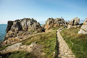 Brittany: Hiking trail and rocky coast, La Gouffre, Plougrescant
