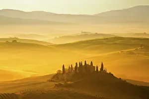 Tuscany: Hilly landscape with manor house, Tuscany, Italy, Europe