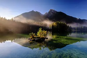 Berchtesgaden: Hintersee lake with morning mist, rear high cold