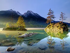 Berchtesgaden: Hintersee with morning fog at sunrise, behind Hochkalter