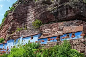 Dwelling: Historic cliff dwellings, Maison des rochers, in t
