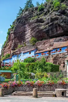 Dwelling: Historic cliff dwellings, Maison des rochers, in t