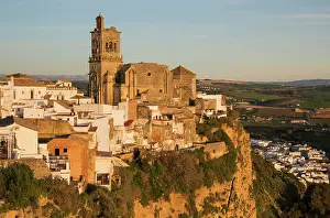 Frontera: The historic district of the White Town of Arcos de la Front