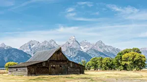 Natio: Historic old barn in front of the Teton Range mountain