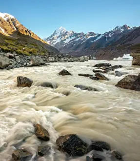 Hooker: Hooker River in Hooker Valley with view of snow-capped