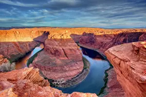 Oxbow: Horseshoe bend on the Colrado River at sunrise