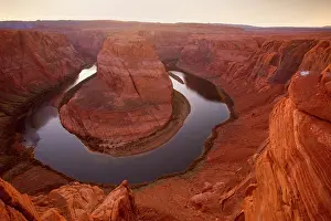 Degree: Horseshoe Bend - dramatic view of a nearly 360