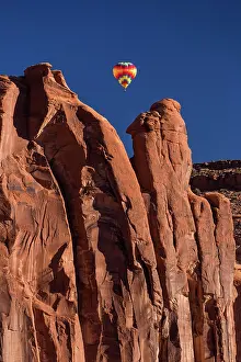 Ride: Hot air balloon flying between buttes, Balloon Festival