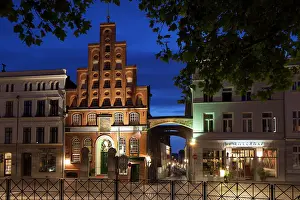 Ages: House of the Schiffergesellschaft at night Luebeck