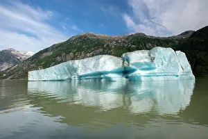 Change: Huge iceberg slowly melts in Shakes Lake