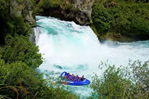 Huka: Huka Falls - Jetboat driving up to bottom of Huka Falls