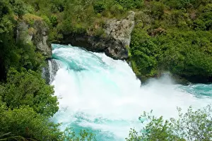 Waikato: Huka Falls - water masses of Waikato river rushing