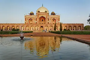 Fountain: Humayun's Tomb, a complex of Mughal architecture
