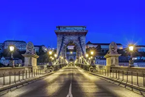 Budapest: Hungary, Budapest, Chain Bridge at Dawn