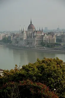 Duna: Hungary, Budapest. Neo-Gothic Parliament