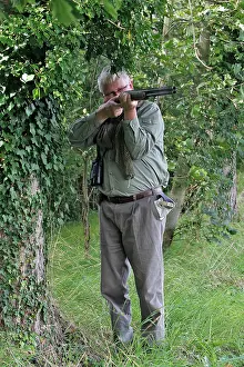 Guns: Hunting - man with shotgun hunting for birds