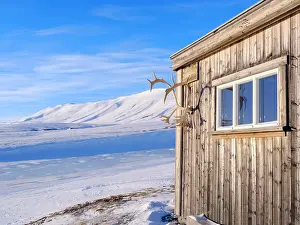 Reindeer: Huts called Semmelbu. Valley Semmeldalen during