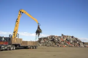 Lifting: Hydraulic Grapple Lifting Scrap Steel
