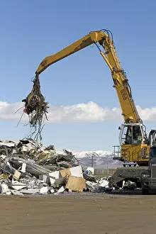 Lifting: Hydraulic Grapple Lifting Scrap Steel
