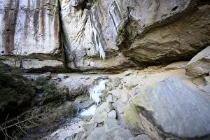 Cave: ibxpur12905204.jpg