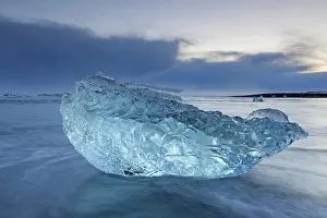 Lavasand: Ice on the beach