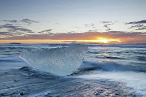 Lavasand: Ice on the beach