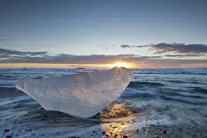 Lavasand: Ice on the beach