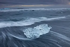 Lavasand: Ice on the beach