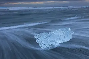 Lavasand: Ice on the beach