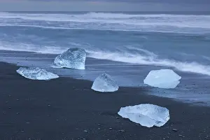 Lavasand: Ice on the beach