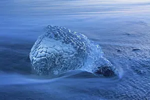Lavasand: Ice on the beach