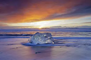 Lavasand: Ice on the beach