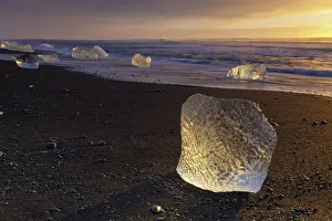 Lavasand: Ice on the beach