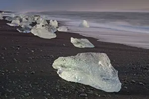 Lavasand: Ice on the beach