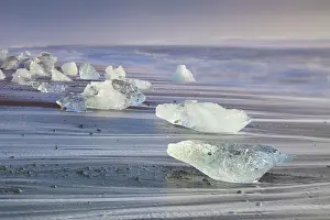 Lavasand: Ice on the beach