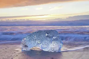 Lavasand: Ice on the beach