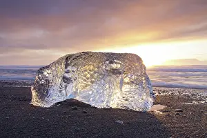 Lavasand: Ice on the beach