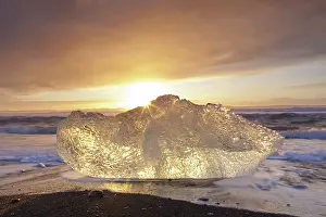 Lavasand: Ice on the beach